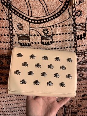 Betsey Johnson Cream W/ Metal Skull & Crossbones Embellished Shoulder Bag NWOT